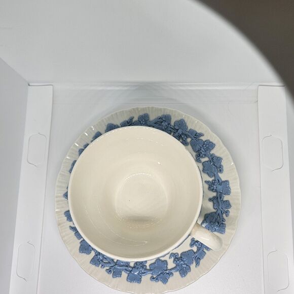 VTG Wedgwood Queensware Etruria & Barlaston Lavender & Cream‎ Cup & Saucer Set - Picture 4 of 7
